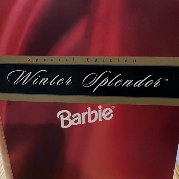 New In Box - Vintage Avon Winter Splendor Barbie - Picture 5 of 7